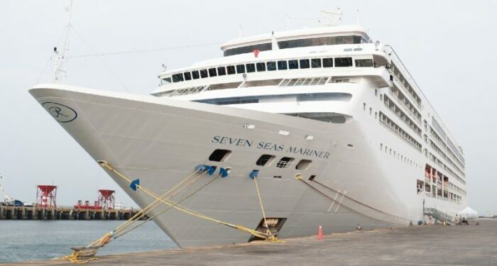 El crucero Seas Mariner ancló este martes 15 de noviembre en el puerto de Manta. Foto: Ministerio de Turismo
