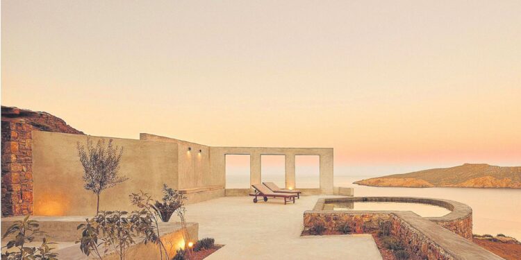 El turismo para "vengarse" del covid impulsa el sector