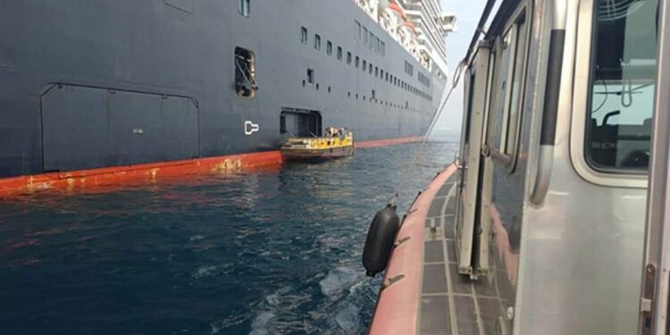 En altamar, marinos rescatan a tripulante de un crucero en Lázaro Cárdenas