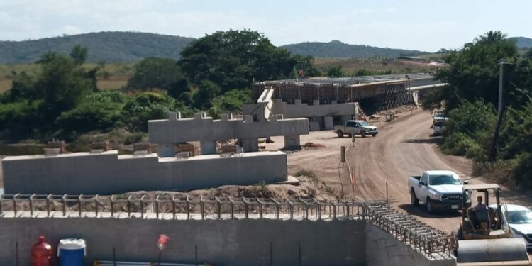 En un mes, avenida Santa Rosa y puente de El Quelite: Obras Públicas 