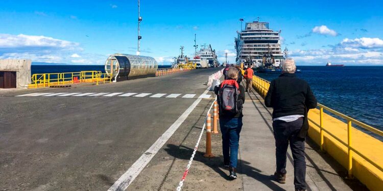 Es crucero más grande que ha atracado en Muelle Prat de Punta Arenas – El Magallánico