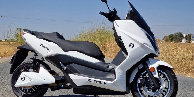 Este maxi scooter eléctrico español promete comodidad y autonomía para viajes interurbanos - Motocicletas eléctricas - Híbridos y Eléctricos