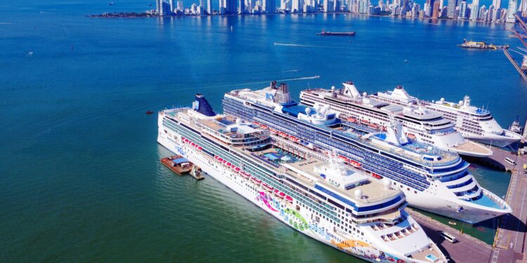 Este viernes, cuatro cruceros con cerca de 11 mil visitantes arribarán a Cartagena