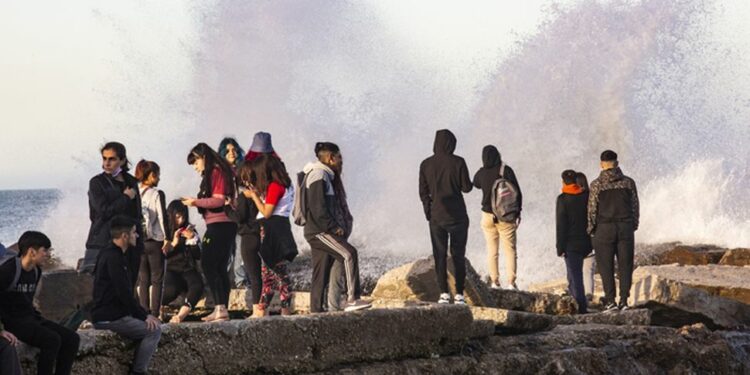 Estudiantes se beneficiaron con el programa "Viaje de Fin de Curso" • Diario Democracia