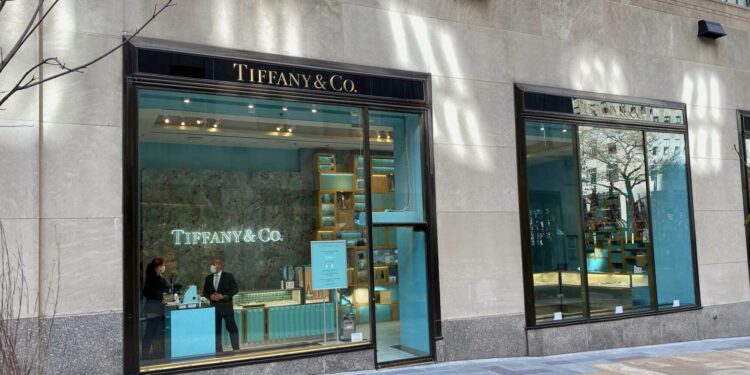 Executiva turca de Tiffany muere en crucero bajo total misterio