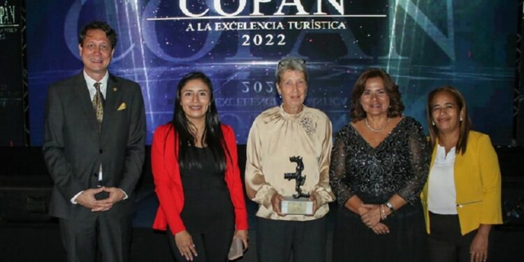 Fronica Miedema y Flor de Copán, Premios Copán