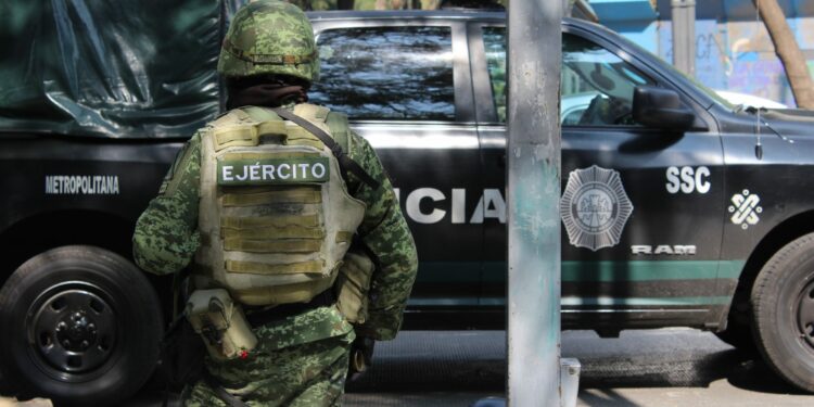 Gobierno federal invierte más en viajes de militares que en refugios para mujeres víctimas de violencia