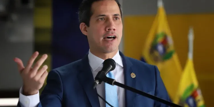Guaidó afea a Petro su viaje a Caracas para "normalizar" la "dictadura"