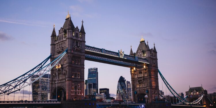 El Tower Bridge es uno de los monumentos más famosos.