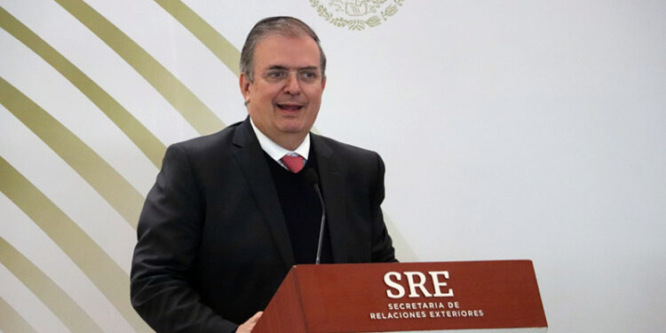 Inaugura Ebrard oficina exprés de pasaportes en Aeropuerto de TJ