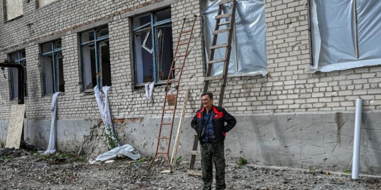 Jersón, en manos rusas, sin luz ni agua por bombardeo atribuido a