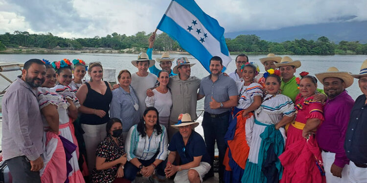 La Ceiba atrae a comitiva de línea de cruceros Ponant