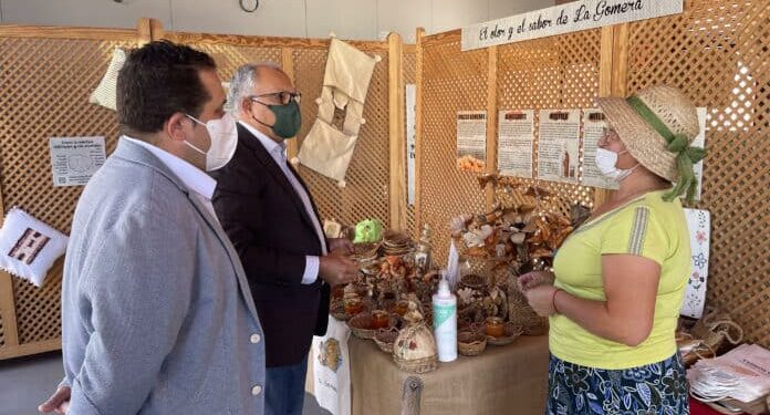 La Gomera promueve la comercialización artesanal durante la temporada de cruceros