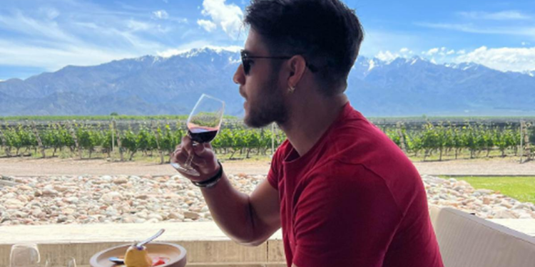 La Nación / Tito Torres sigue festejando su campeonato en “La ruta del vino”