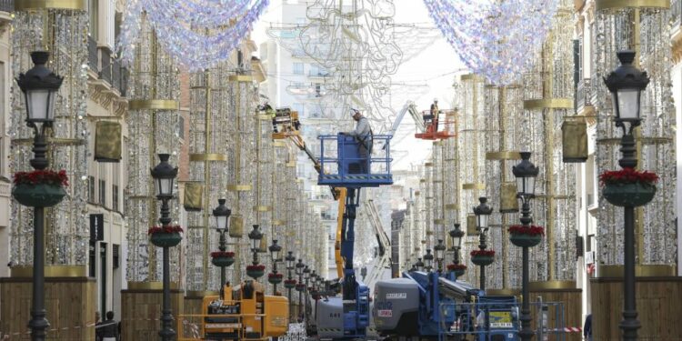 La magia de las luces, imán para el turismo navideño en Málaga