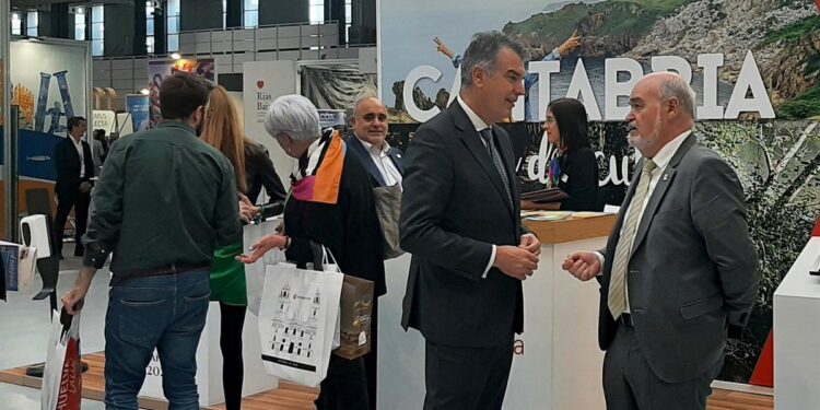 La naturaleza y el turismo activo, protagonistas del estand de Cantabria en INTUR