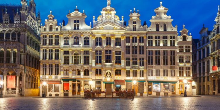 La Gran Place es posiblemente el lugar más famoso de Bruselas, una...