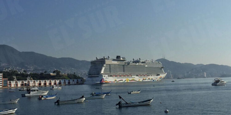 Llega a Acapulco el tercer crucero de la temporada con 2 mil 408 visitantes