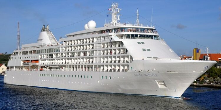 Llega el primer crucero - Grupo R Multimedio