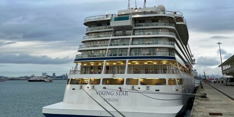 Llegan a Panamá más de 2,000 turistas a bordo de cruceros Viking Star y Norwegian Encore