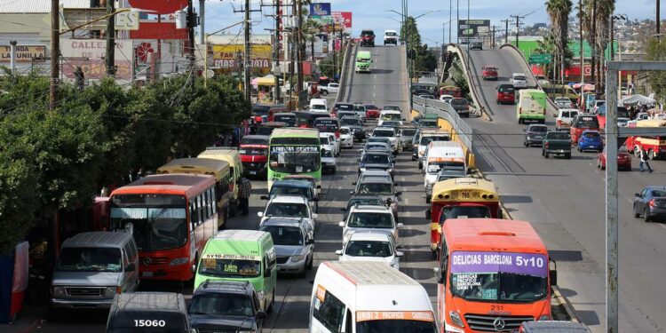 Locatarios y transeúntes del crucero 5 y 10 denuncian venta de droga y asaltos - El Sol de Tijuana
