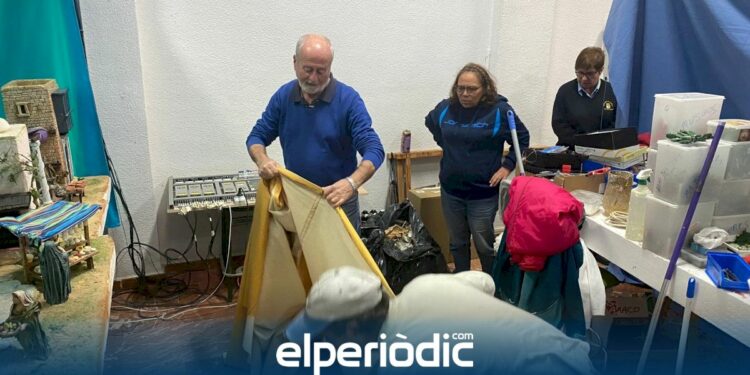 Los artesanos del Belén de Municipal trabajan a velocidad de crucero