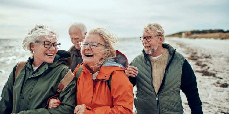 Grupo de jubilados de viaje.