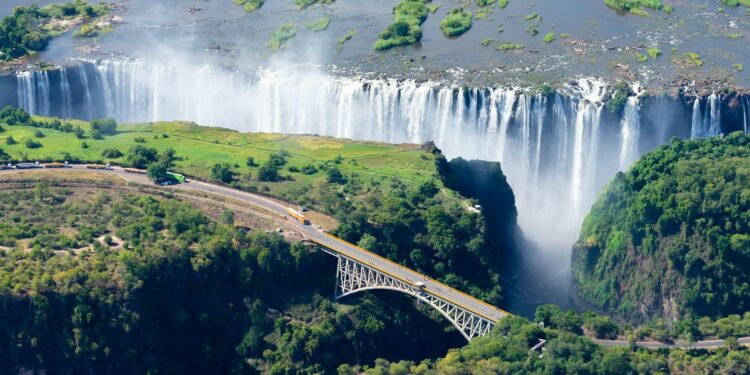 Puente de las Cataratas Victoria Zambia y Zimbabue