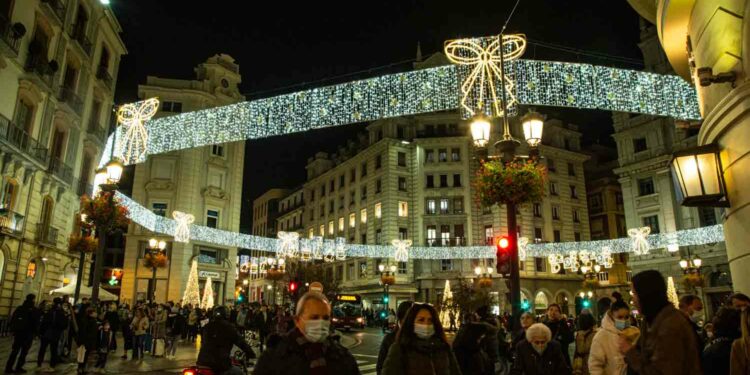 FOTOS Granada celebra la llegada oficial de la Navidad con el encendido del alumbrado desde la Plaza del Carmen-12