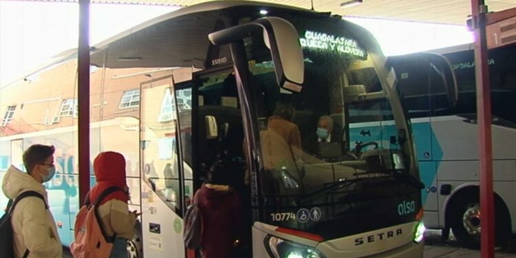 Los viajes para pasajeros habituales del autobús Madrid-Guadalajara serán gratis desde enero