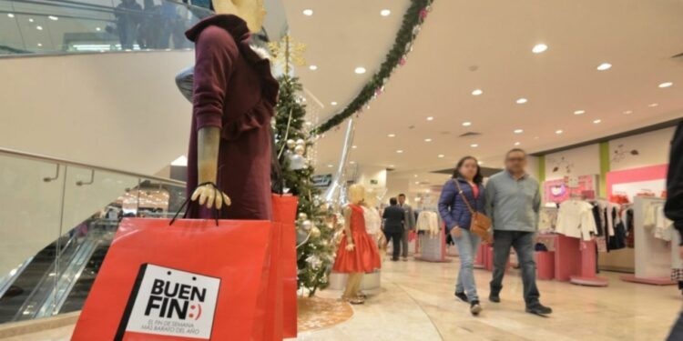 Mexicanos ven fin de año positivo en consumo de viajes y compras en tienda física