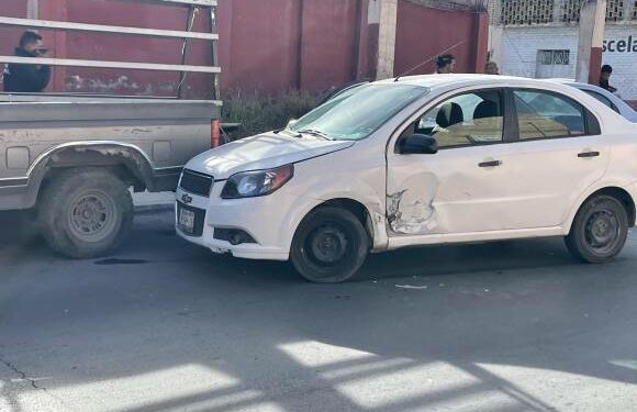 Ninguno cede el paso en crucero de la Zona Centro de Saltillo y chocan