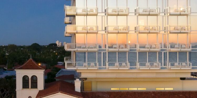 Four Seasons Hotel and Residences at The Surf Club