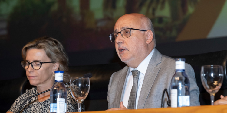 Morales afirmó que el turismo es importante pero hay que buscar otras alternativas económicas. /Cabildo de Gran Canaria