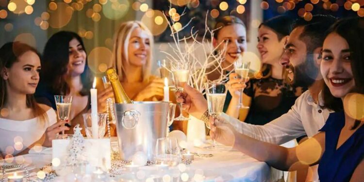 1000x667-2022-holiday-party-cruise-norwegian-ncl-1.jpg