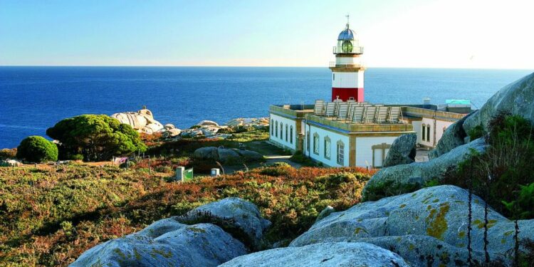 Por tierra o mar, así son las mejores visitas guiadas por la comarca do Salnés