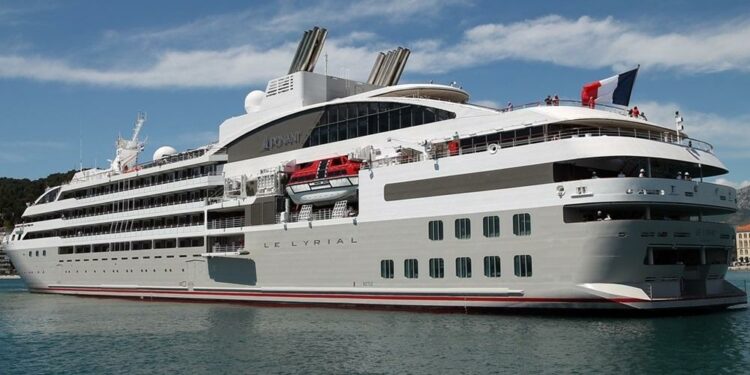 Puerto de Montevideo recibe al crucero Le Lyrial de Ponant