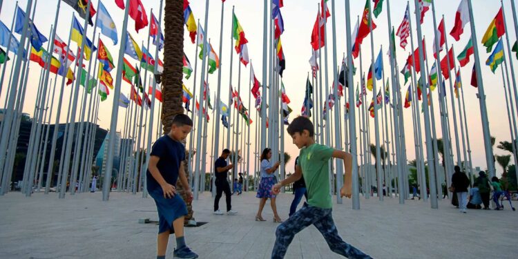 Qatar ofrece viajes gratis al Mundial, pero solo en sus términos