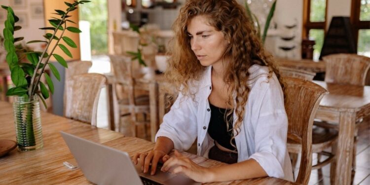 Qué tan confiable es buscar vuelos baratos en Google Flights