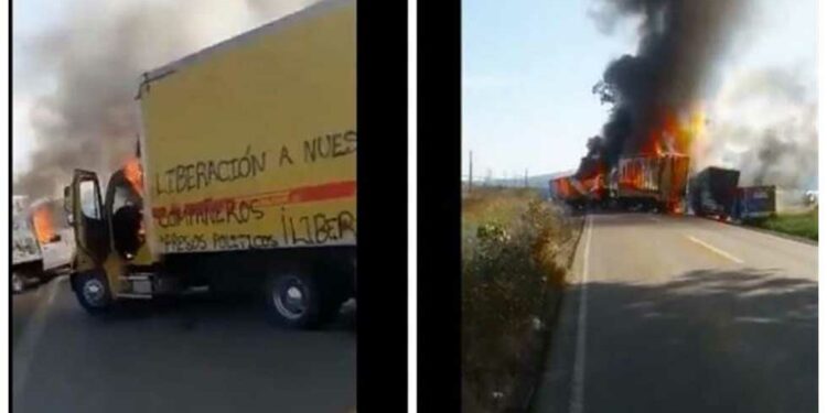 Queman normalistas vehículos en Michoacán por detenidos