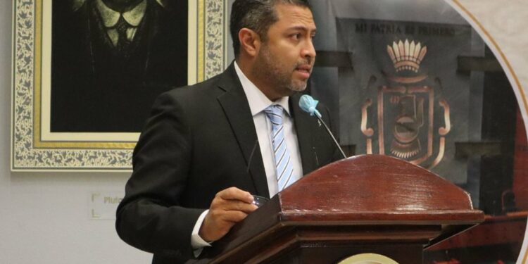 Reactivamos vuelos para atraer turismo a Guerrero: Santos Ramírez