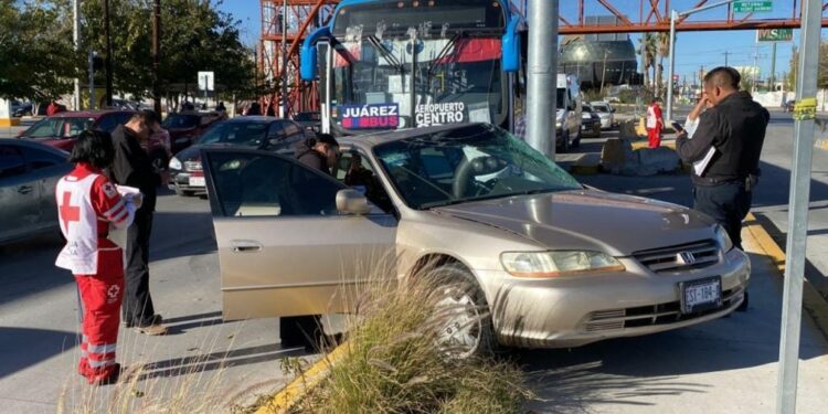 Registra JuárezBus nuevo accidente en crucero de San Lorenzo
