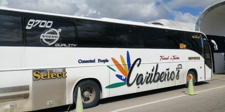 SSP asegura dos autobuses con 173 indocumentados en Chetumal