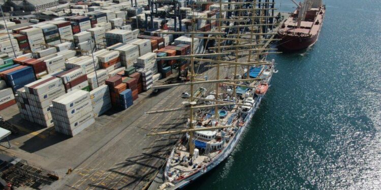 Se reactiva el turismo de Santa Marta con la llegada del crucero Royal Clipper