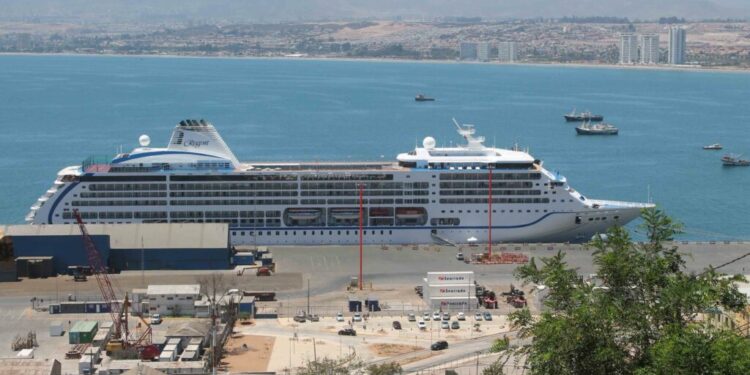 Se trata del Seven Seas Mariner con 920 pasajeros – El Coquimbano
