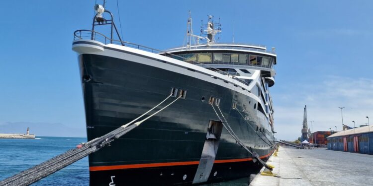 Seabourn Venture inaugura temporada de cruceros 2022-2023 en Puerto Antofagasta