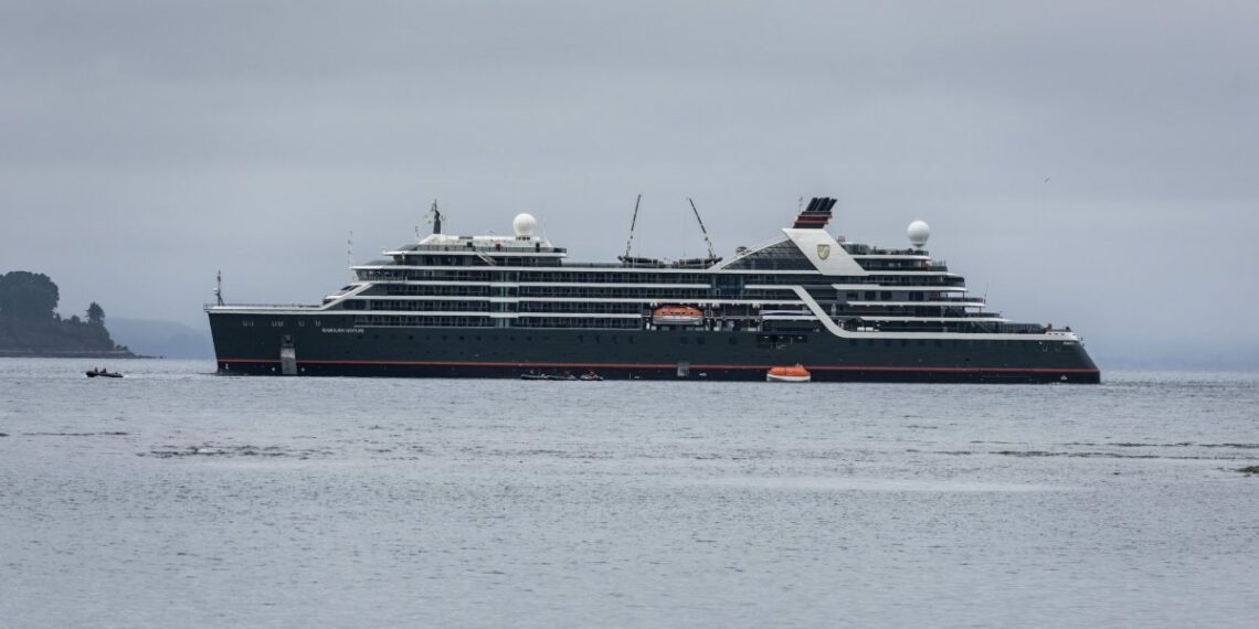 Seabourn Venture visita por primer vez la Región de Los Lagos e inaugura temporada de cruceros de Empormontt
