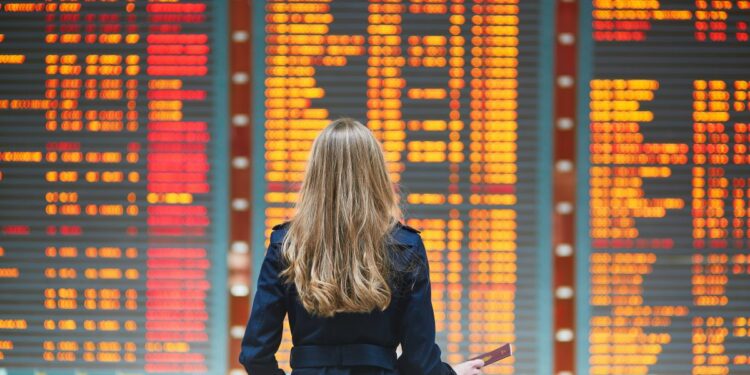 Cuando se cancela un vuelo, los pasajeros que buscan reembolsos deben recibir el pago de inmediato.