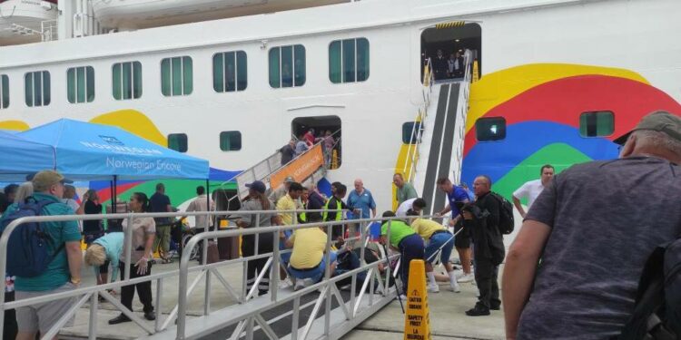 Siete turistas terminan lesionados tras accidente en la Terminal de Cruceros de Panamá
