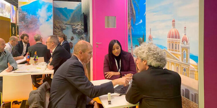 Tierra de lagos y volcanes en Feria Mundial de Turismo en Londres, Inglaterra